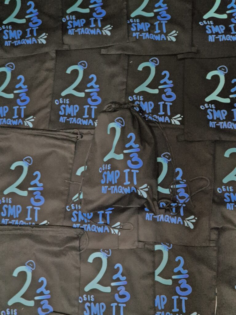 Totebag custom logo untuk event dan brand dengan cetak DTF, MOQ 50 pcs, produksi cepat 2 hari – DOVATAS