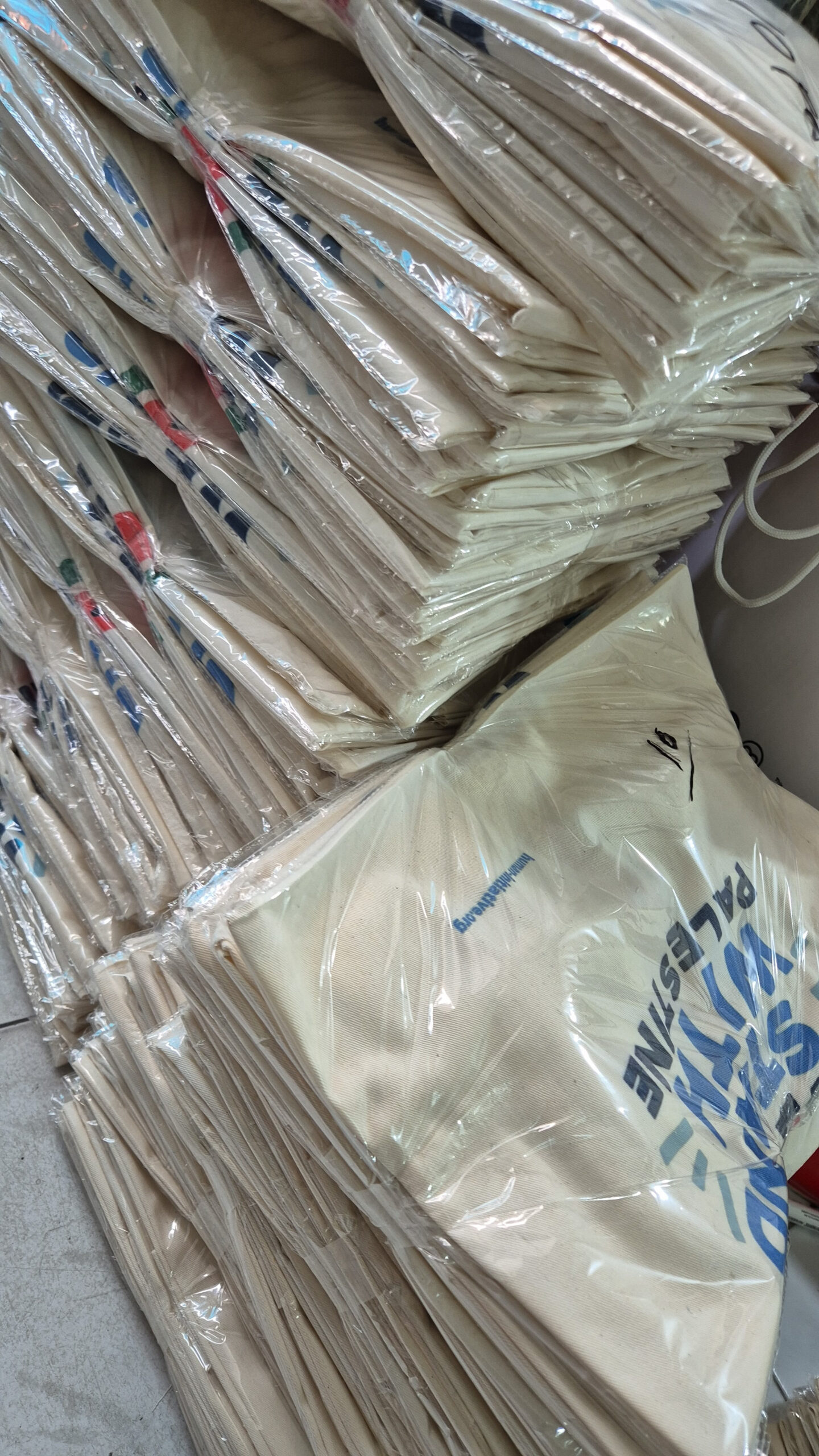 Foto totebag polos — Supplier Tas Kanvas Polos DOVATAS