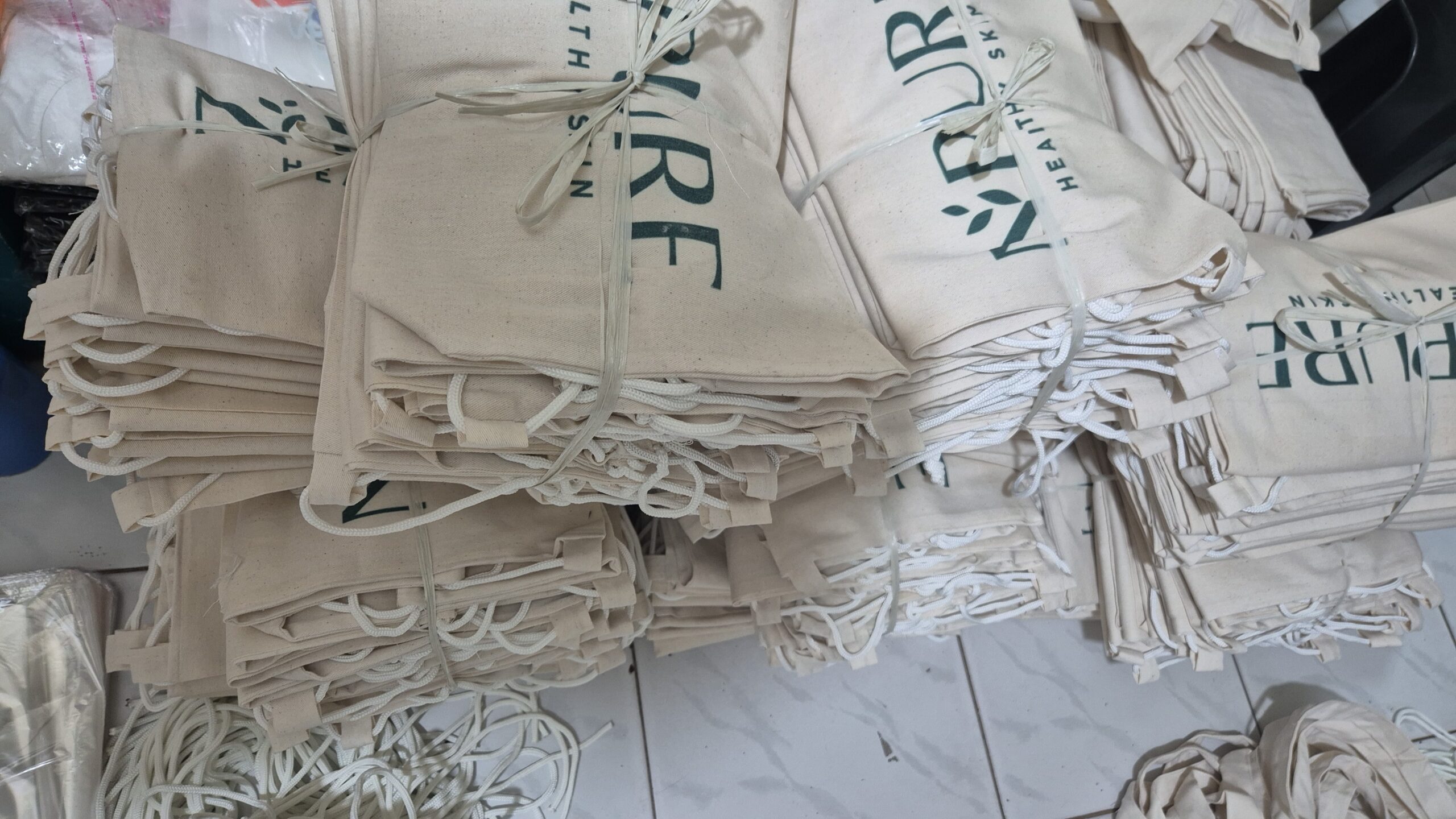 Foto totebag custom — Supplier Tas Kanvas DOVATAS